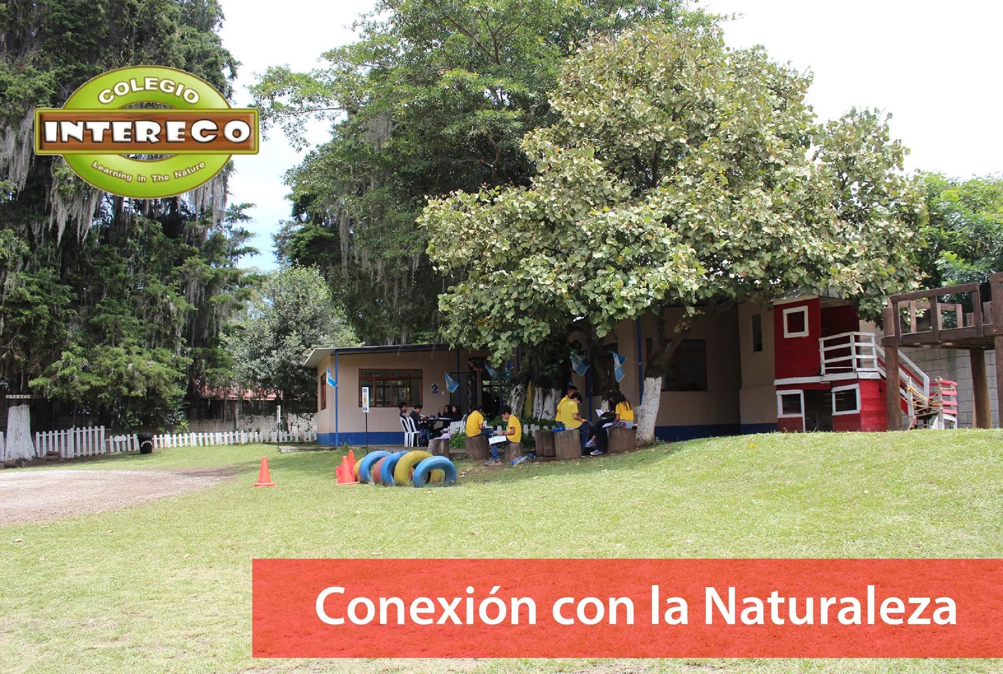 Vista del campus y áreas verdes de Colegio Intereco